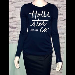 HOLLISTER • Navy embroidered Logo Tee/ size (XS)